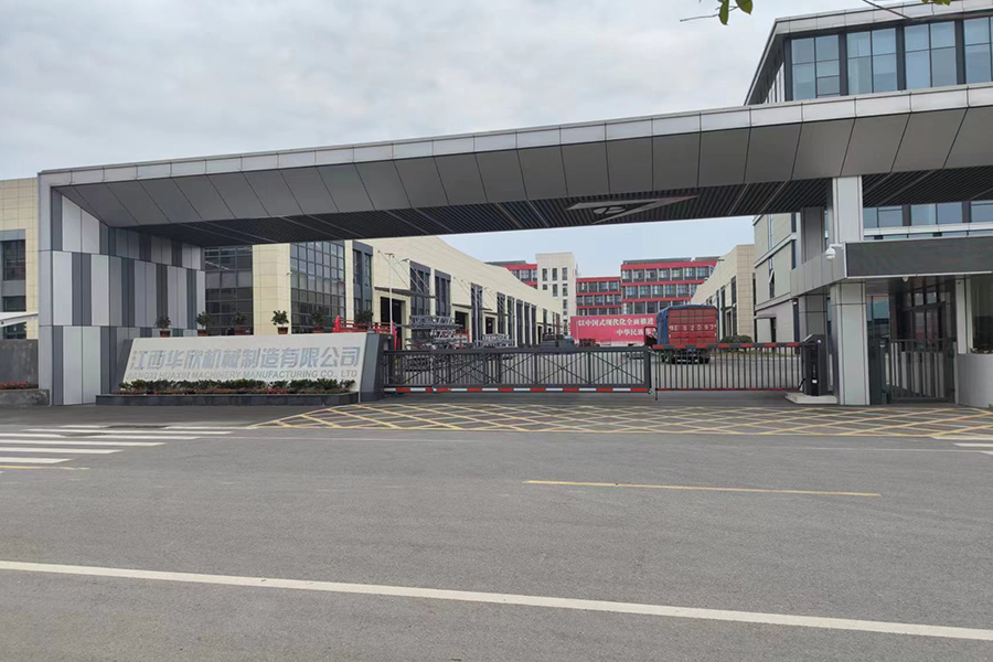 رتب مهندسو Jiangsu Luoming لزيارة موقع العميل في Jiangxi