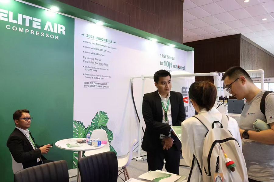 زار مدير أعمال Jiangsu Luoming التجارة الخارجية معرض إندونيسيا التصنيع